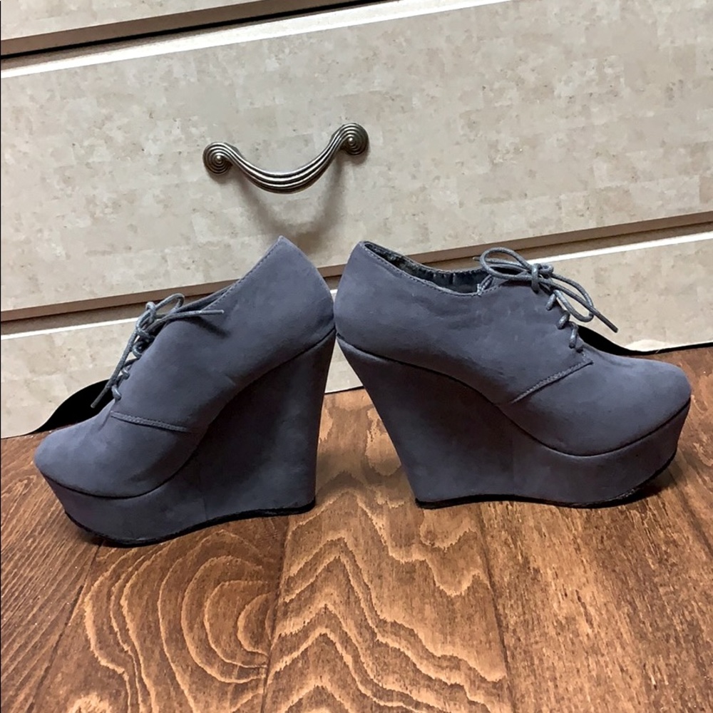 Delicacy Booties - Picture 2 of 11
